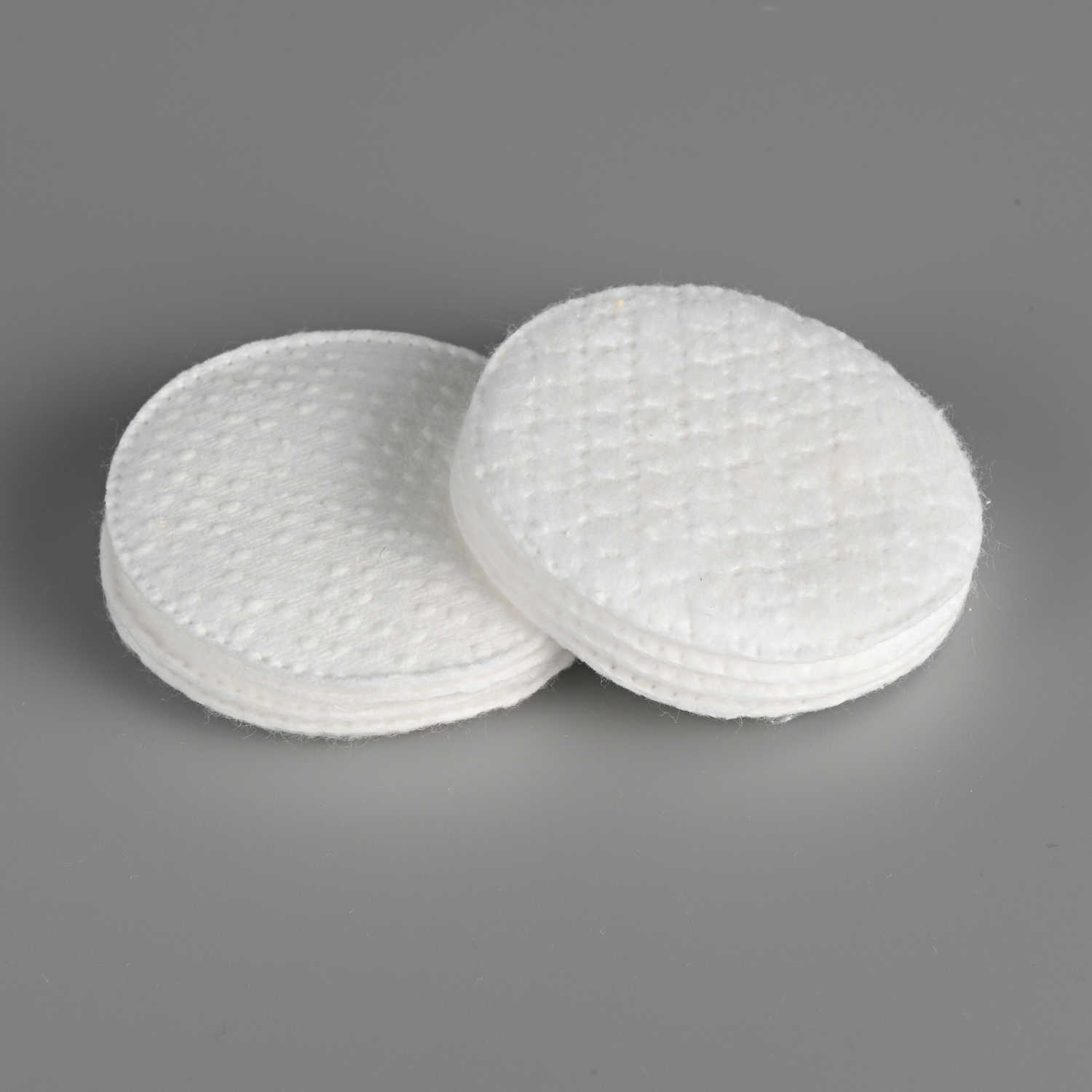 Round cotton pads with emboss